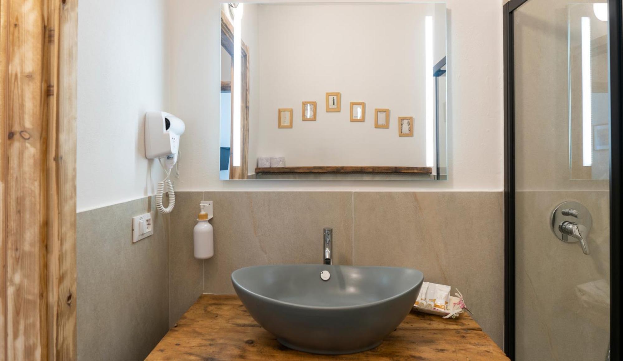 Salice Divino Hotel Lezzeno Værelse billede